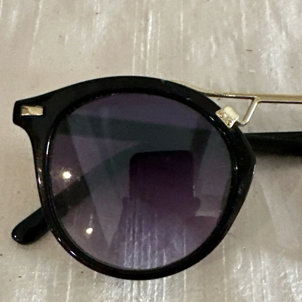 Vintage Dior  Black Sunglasses with Gold Accents - Picture 4 of 9